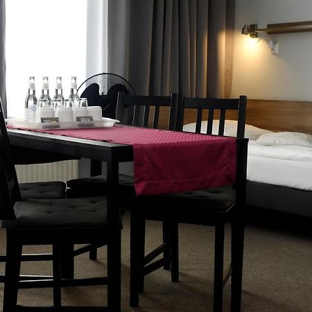 Hostel Helios Wrzesnia Bagian luar foto
