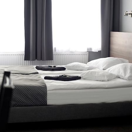 Hostel Helios Wrzesnia Bagian luar foto
