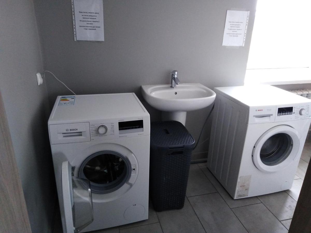 Hostel Helios Wrzesnia Bagian luar foto