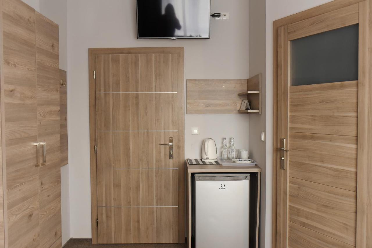 Hostel Helios Wrzesnia Bagian luar foto