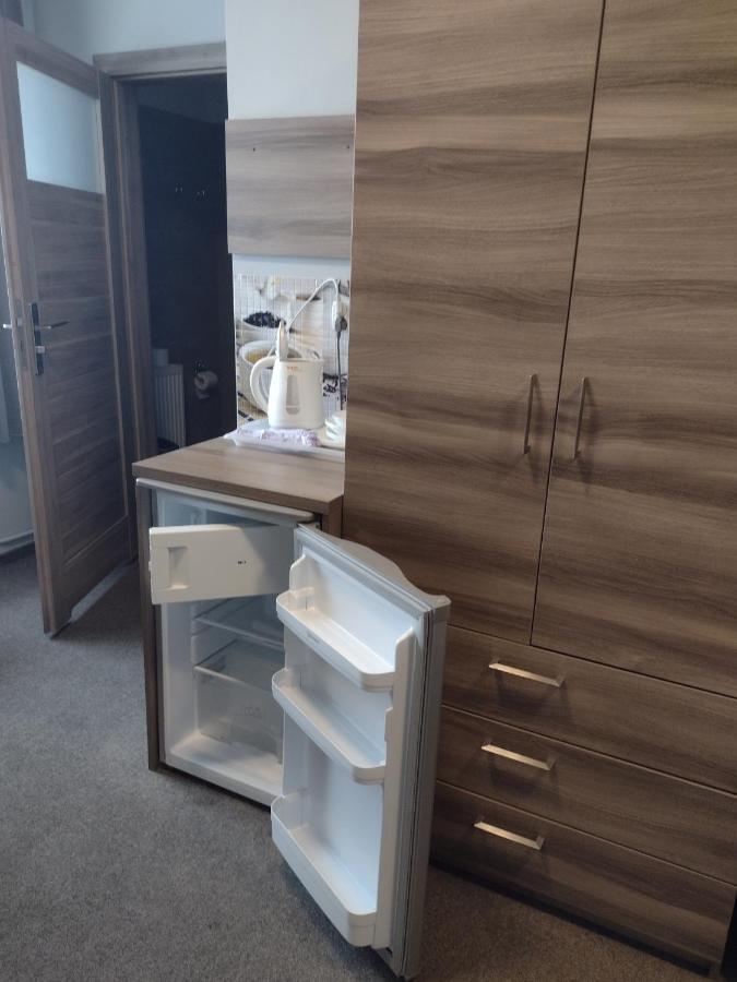 Hostel Helios Wrzesnia Bagian luar foto