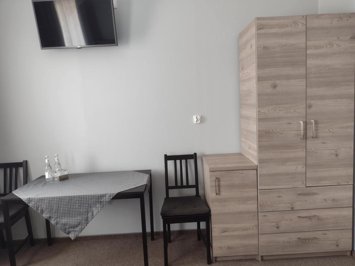 Hostel Helios Wrzesnia Bagian luar foto