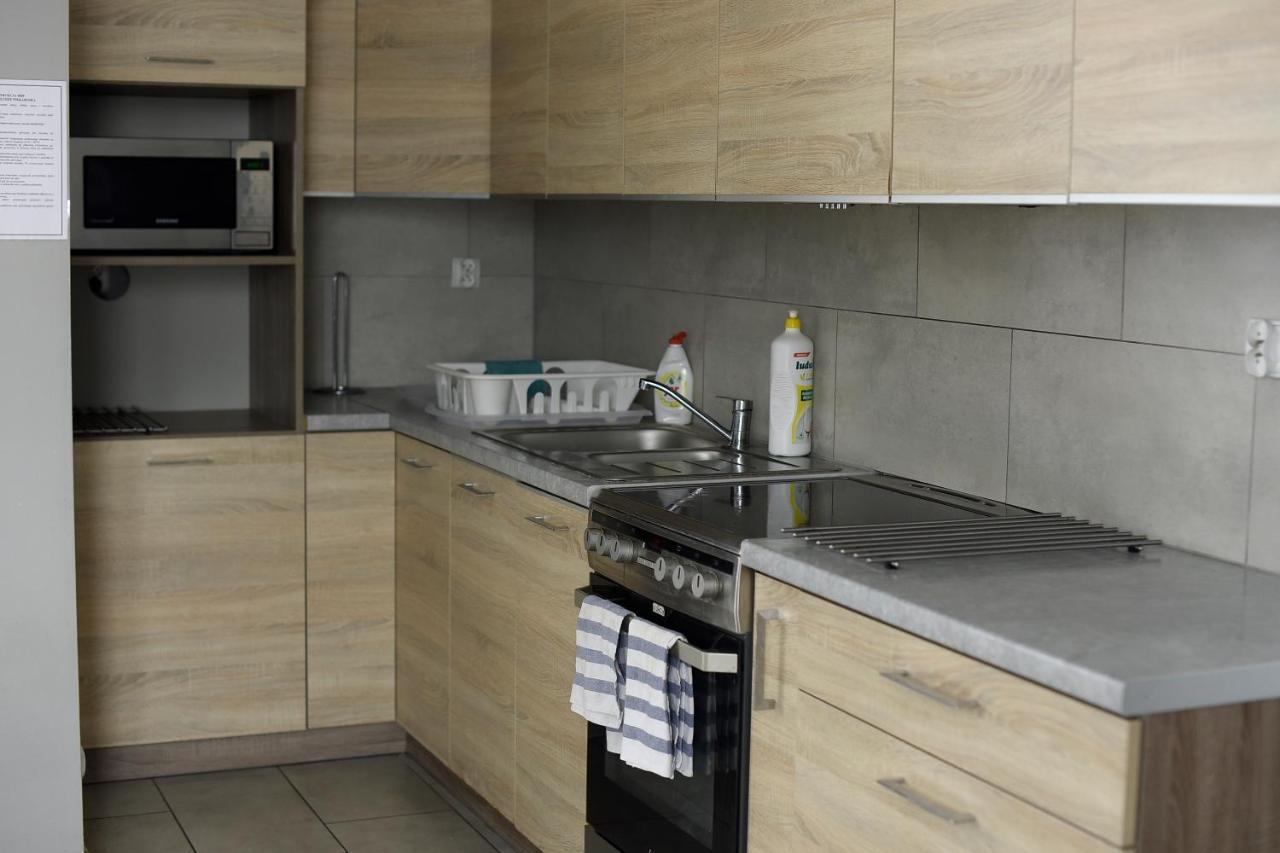 Hostel Helios Wrzesnia Bagian luar foto