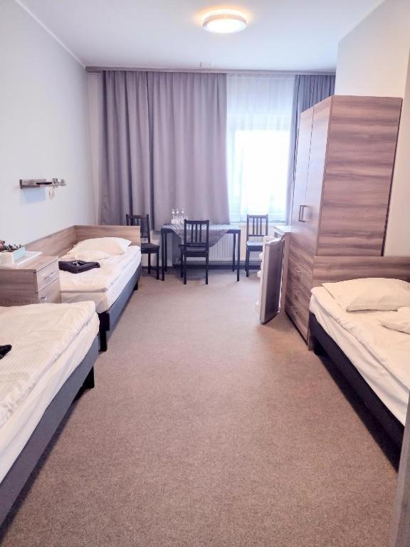 Hostel Helios Wrzesnia Bagian luar foto